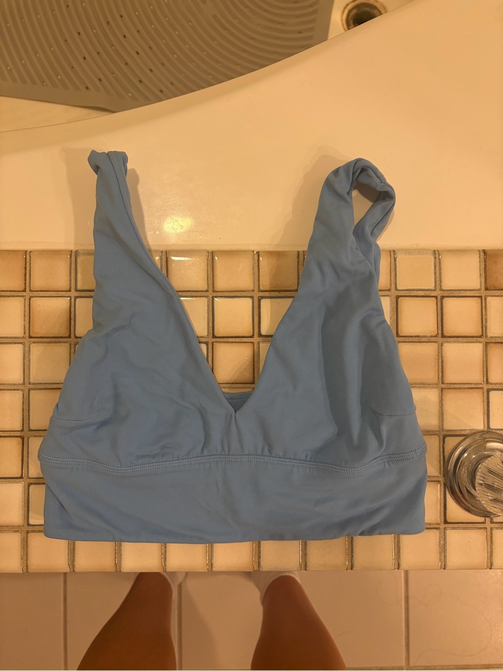 lululemon athletica SIZE 6Sky Blue V-Neck Wireless Sports Bra